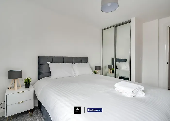 2 Bed Modern Cozy Apt By Boyeilles Apartments Short Lets & Serviced Accommodation Belfast With Free Wifi