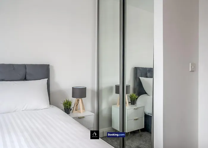 2 Bed Modern Cozy Apt By Boyeilles Apartments Short Lets & Serviced Accommodation Belfast With Free Wifi